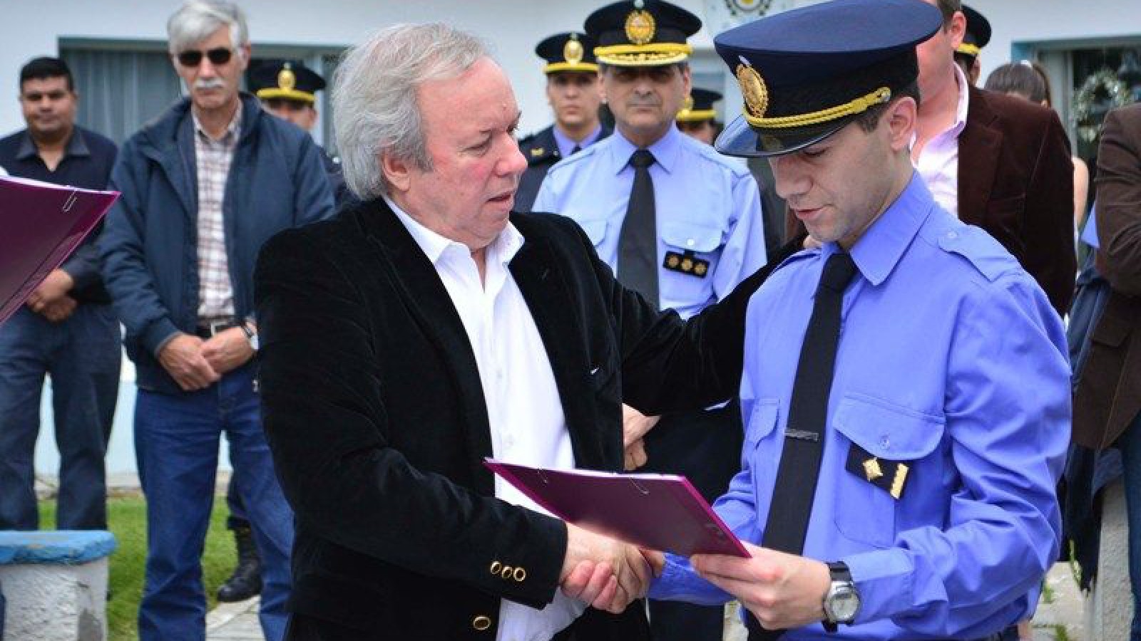 En Piedra Buena, entregaron patrulleros y anunciaron mejoras en "salud y sanidad"