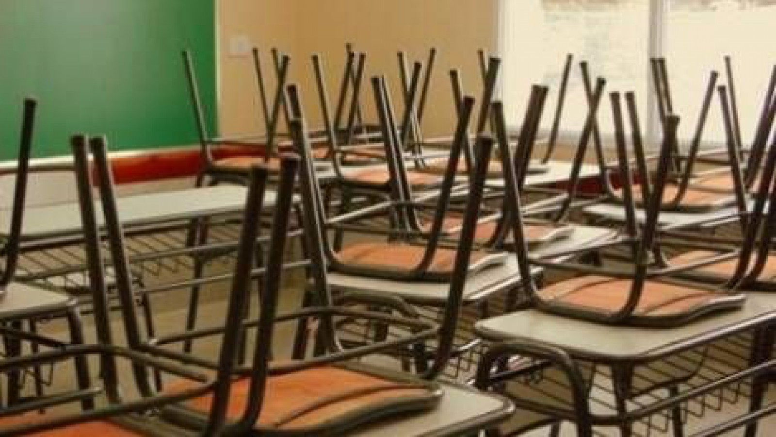 Por segundo día consecutivo, padres frenan inicio de clases en Gobernador Gregores