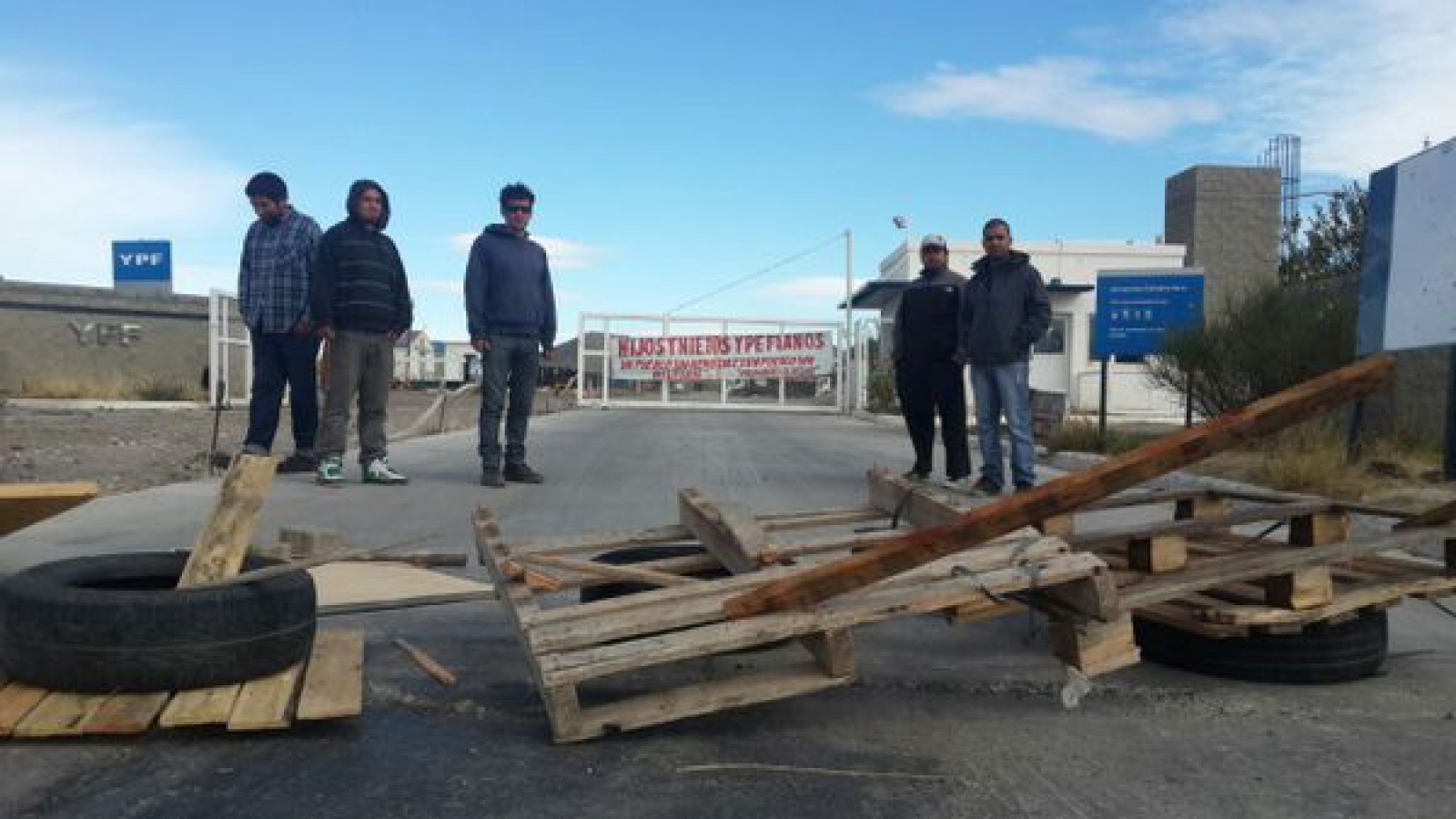 Bloqueo en YPF de parte de Hijos y nietos de ypefianos