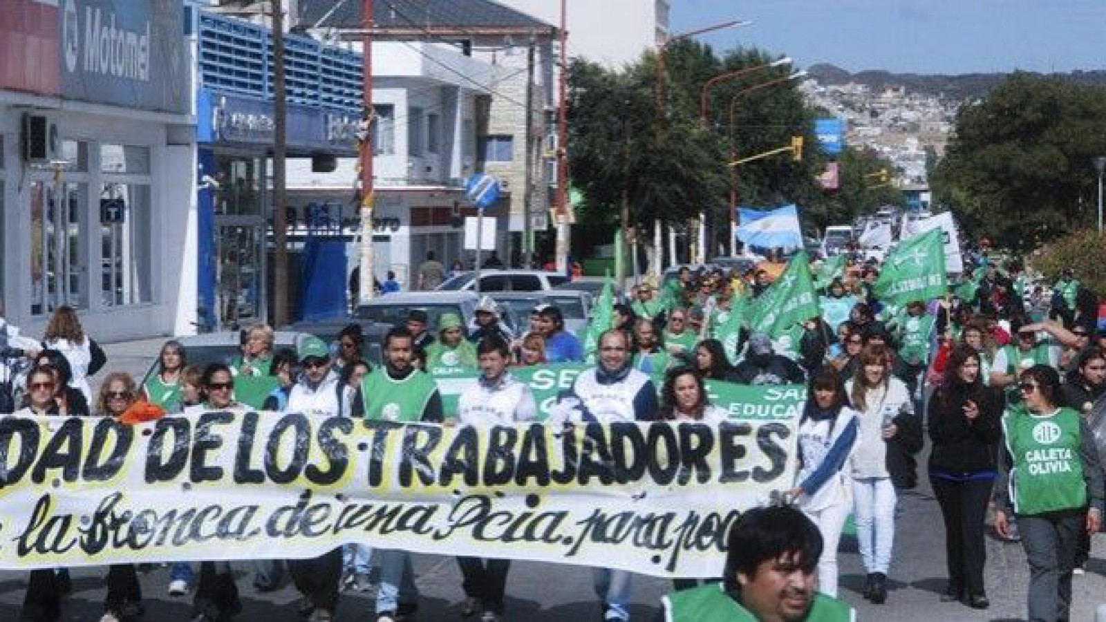 Los docentes advierten: “si Peralta quiere cerrar paritarias, respondemos con paros”