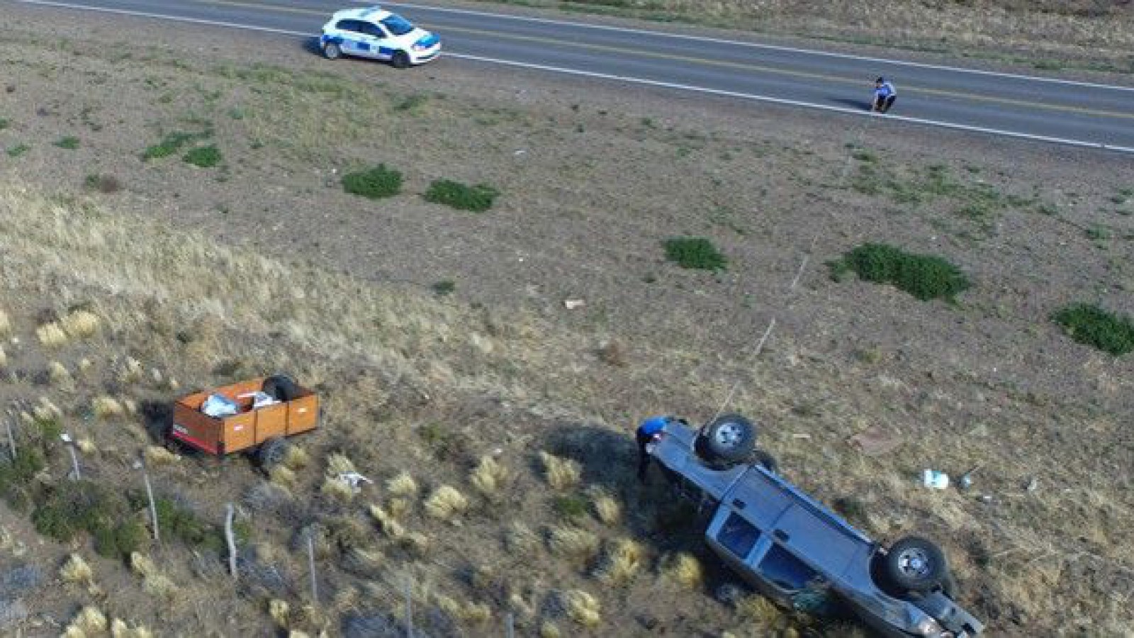 Volcó sobre la ruta 26 al cortarse el enganche del carro que llevaba