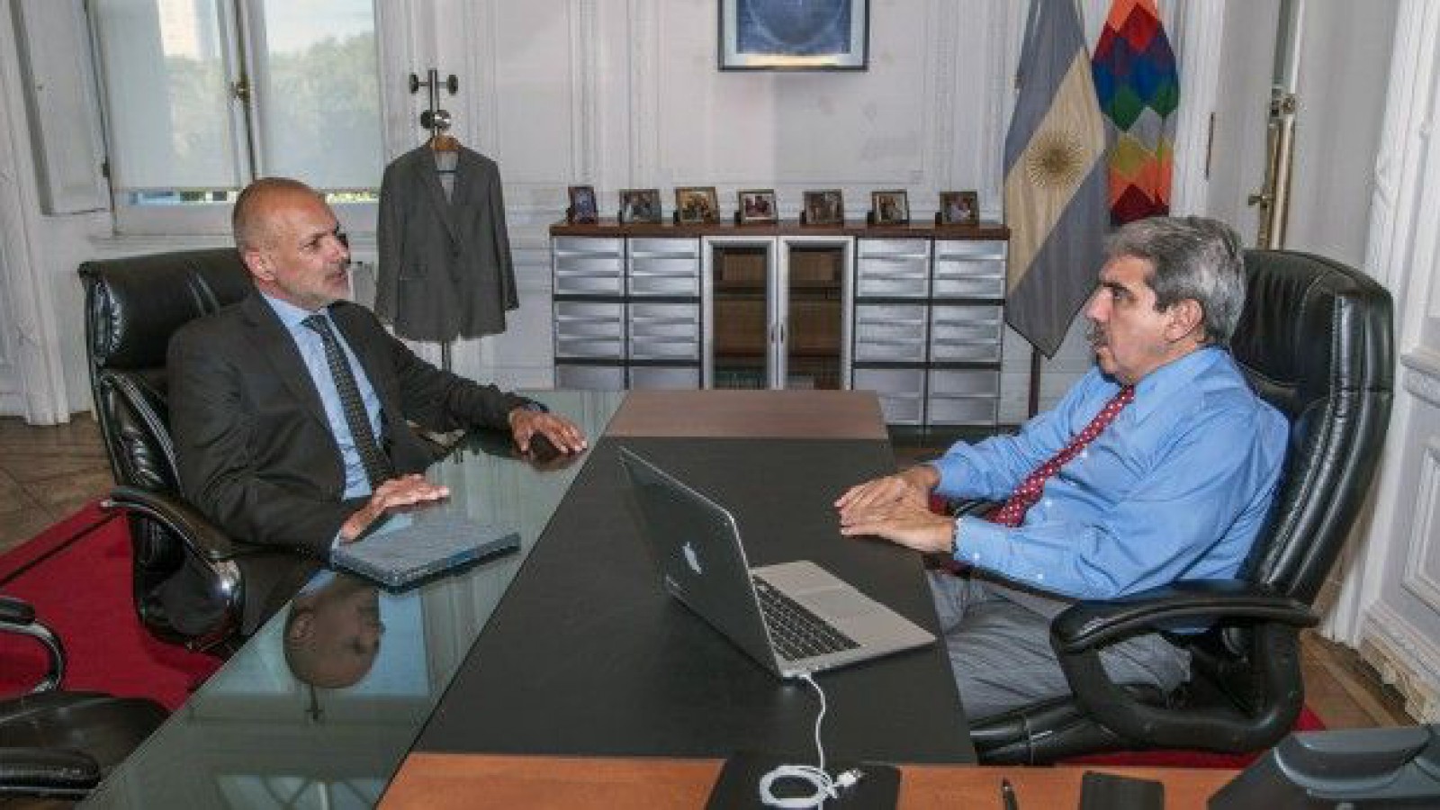 Buzzi y Aníbal Fernández coordinarán acciones para combatir el incendio en Chubut