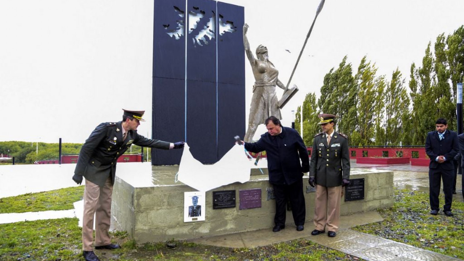 Con un homenaje se conmemoró el Día de los Veteranos y de los Caídos en la Guerra de Malvinas en El Calafate