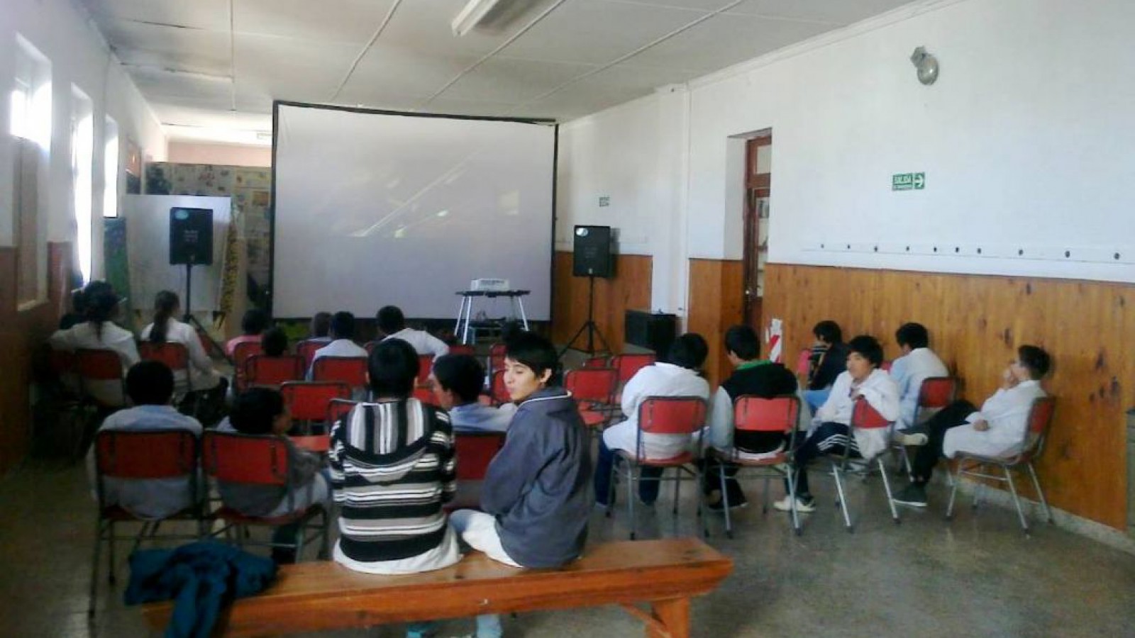 El Cine Móvil del INCAA inicia su recorrido por las escuelas rurales de Santa Cruz