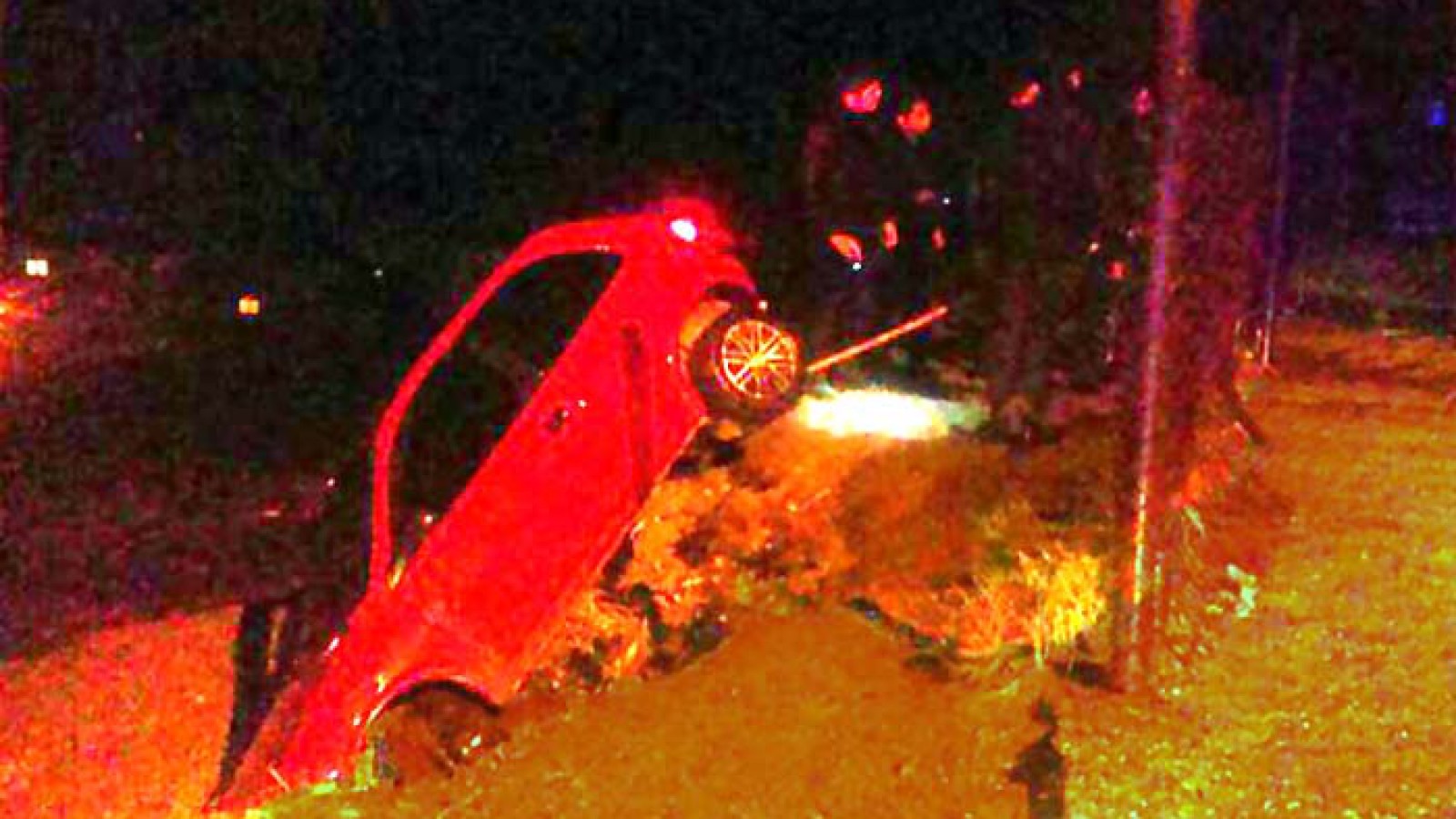 Quedó a centímetros de caer a un profundo barranco en Caleta