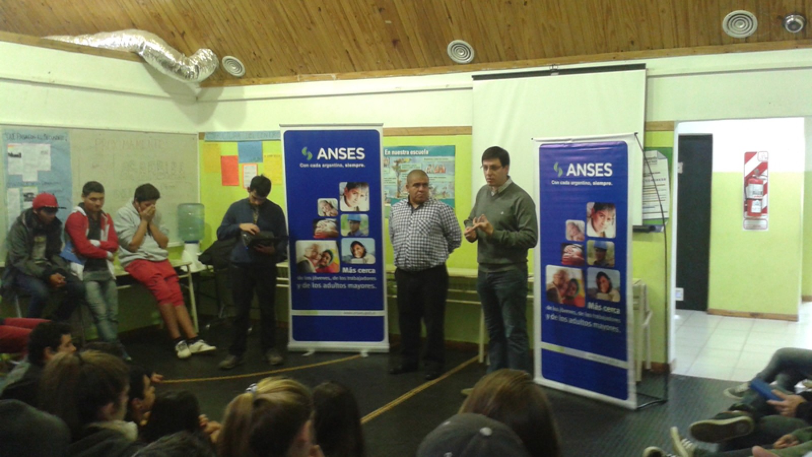 Hubo entrega de netbooks y operativo de atención en El Chaltén