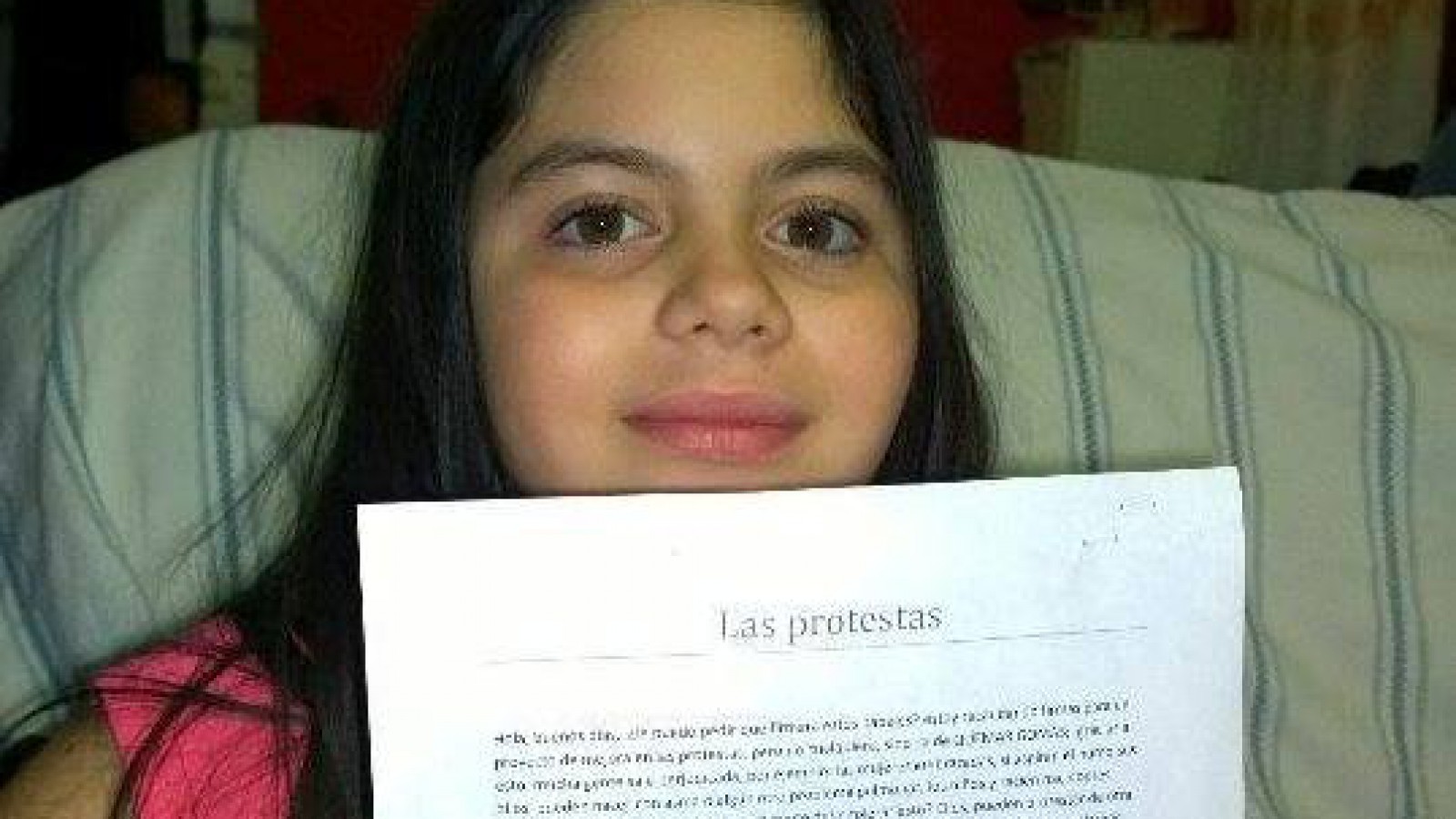 Nena de 10 años junta firmas contra la quema de cubiertas en Río Gallegos