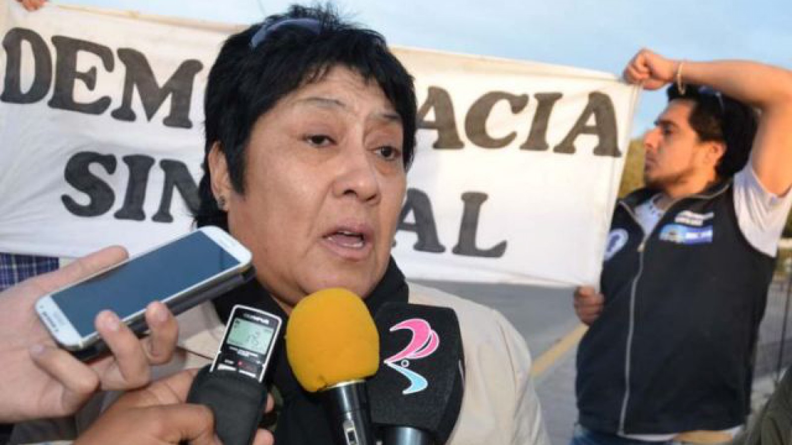 La madre de Claudio Vidal amenaza con encadenarse si no liberan al sindicalista petrolero
