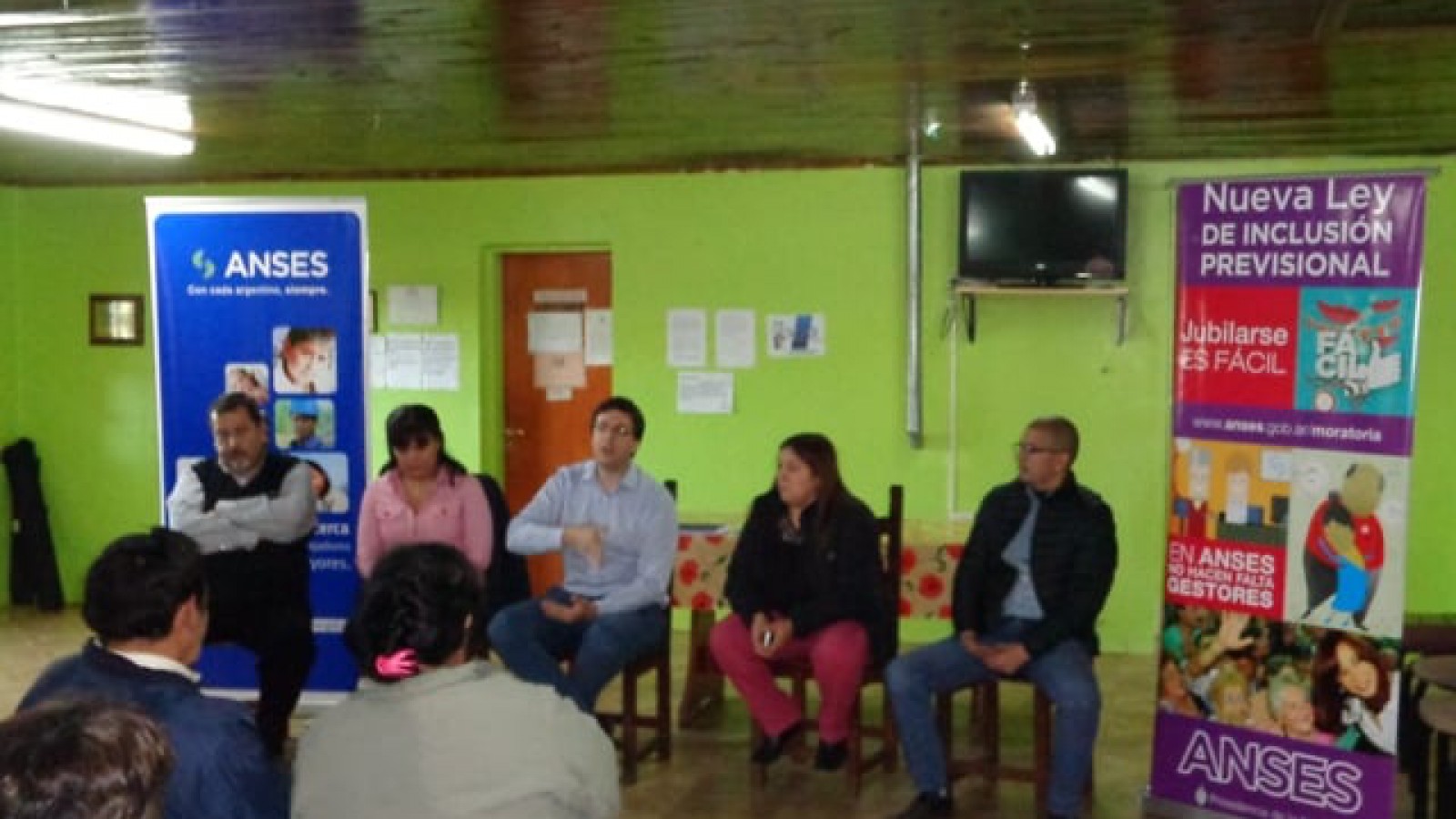 La ANSES entregó Netbooks y brindó charlas a jubilados en la Cuenca Carbonífera