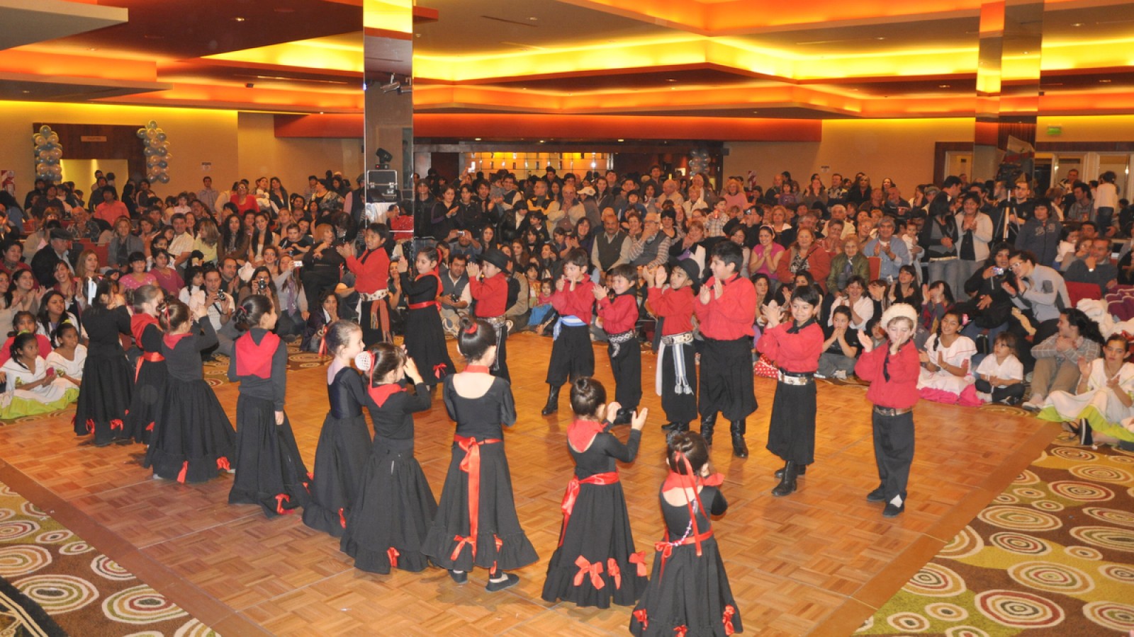 Los Guaraníes en la Velada Patriótica del 25 de Mayo, en El Calafate