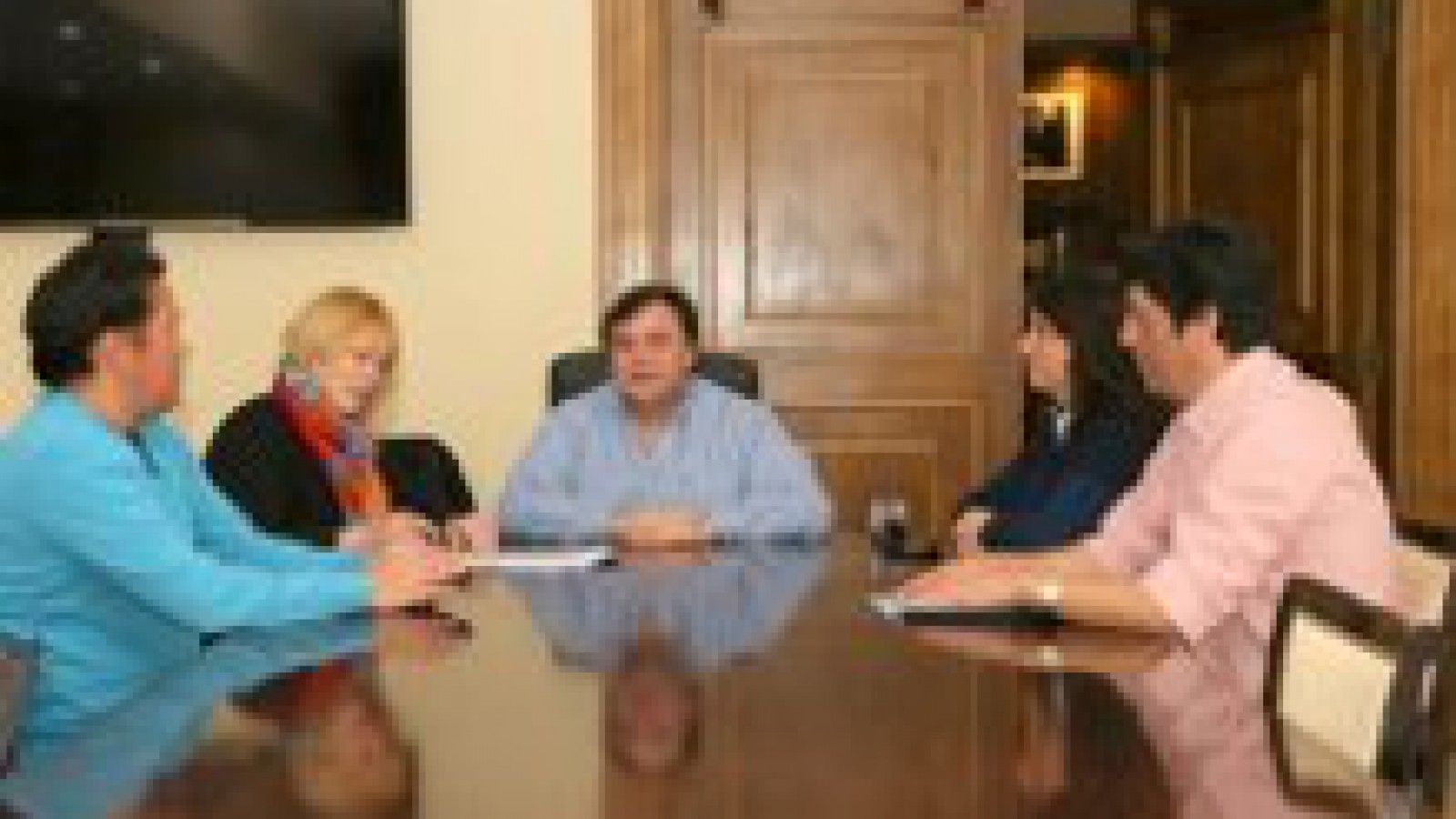 YPF y Municipio firmaron convenio para la construcción del Microestadio