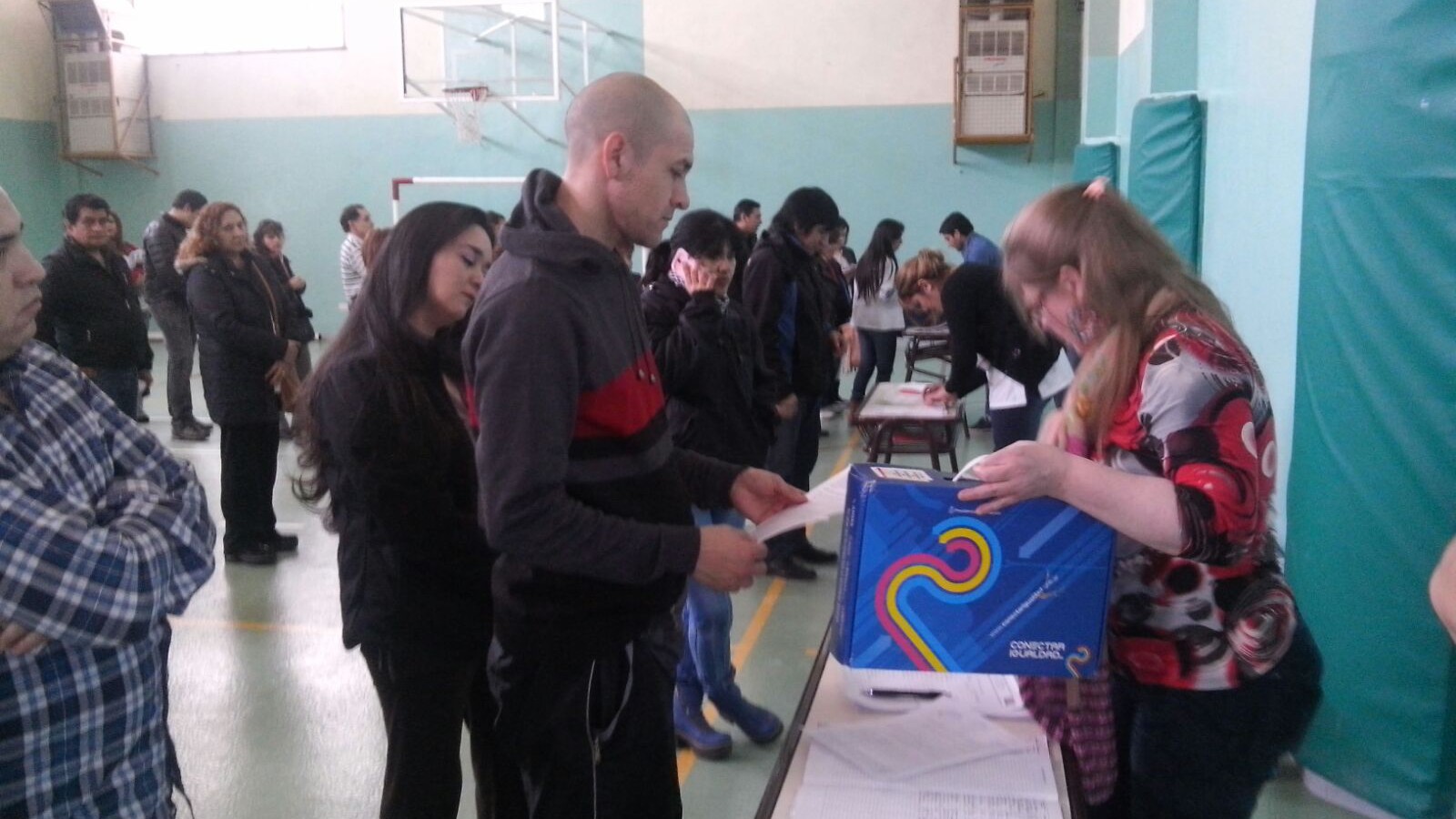 Alumnos del Colegio Secundario Nº 25 recibieron 188 netbooks