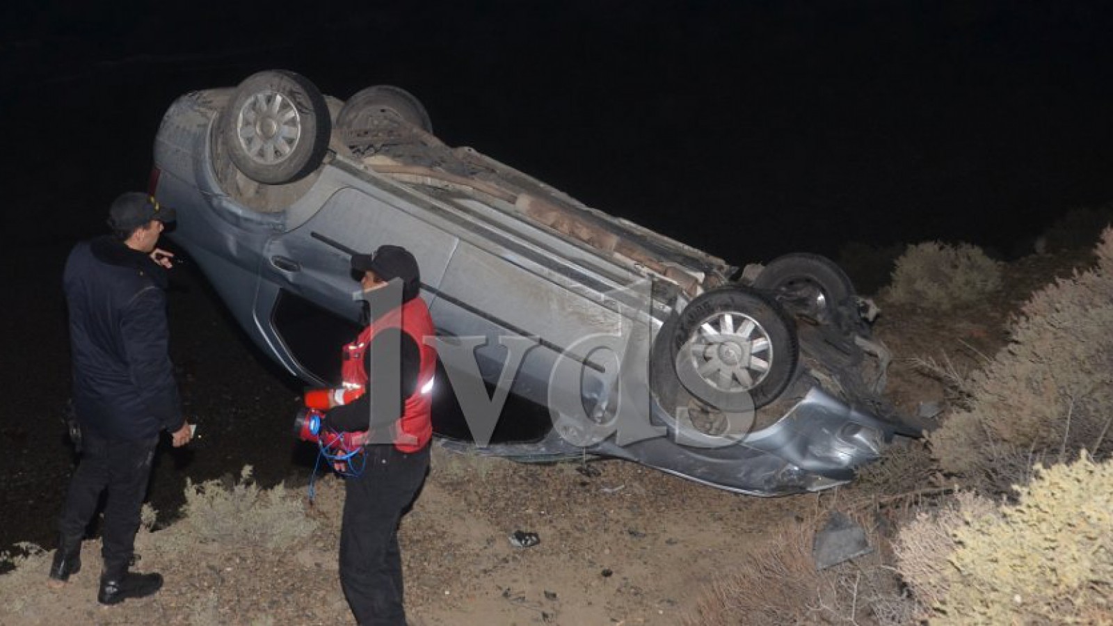 Pinchó un neumático y volcó sobre la ruta Nº3