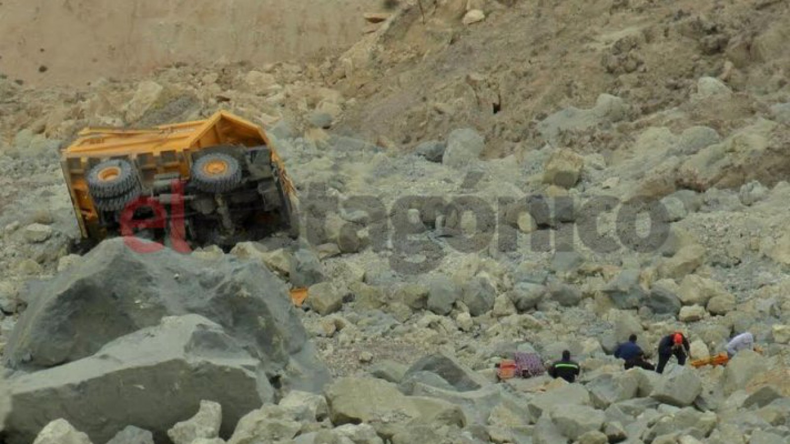 Un conductor murió tras desbarrancarse el camión en una cantera