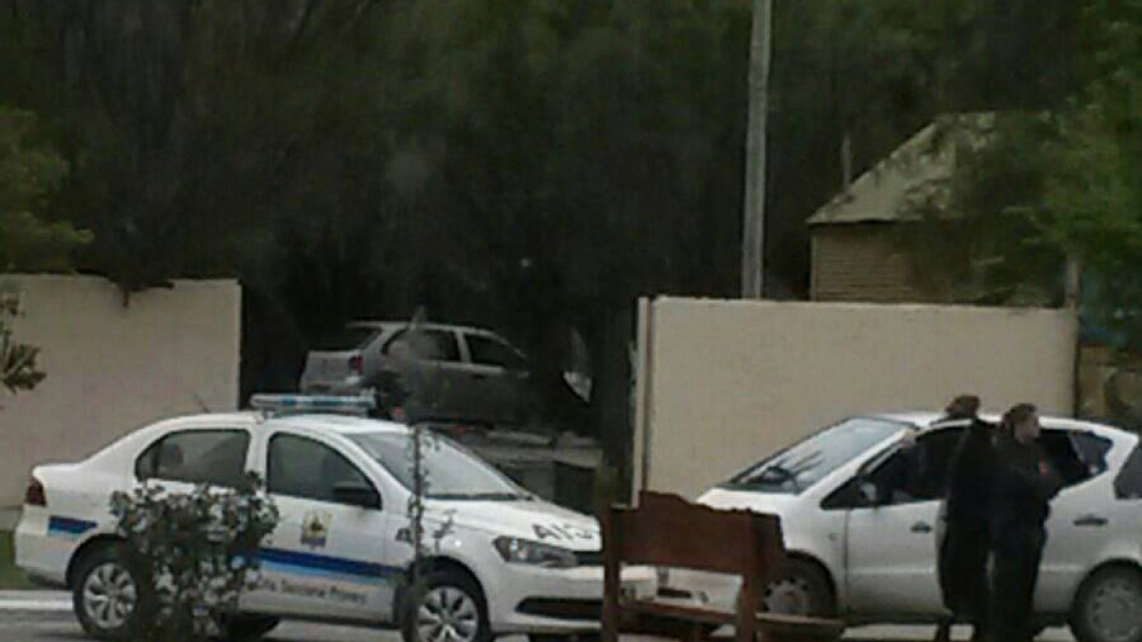 Un auto fue baleado en pleno centro de Piedra Buena