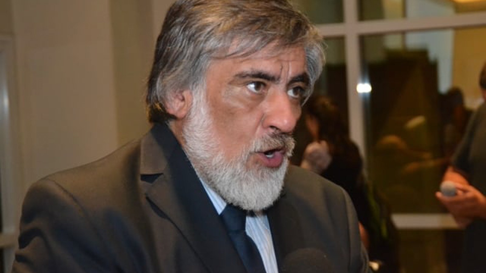 Intendente de Caleta dijo que necesita hacer "algunas ventas" para terminar de pagar salarios