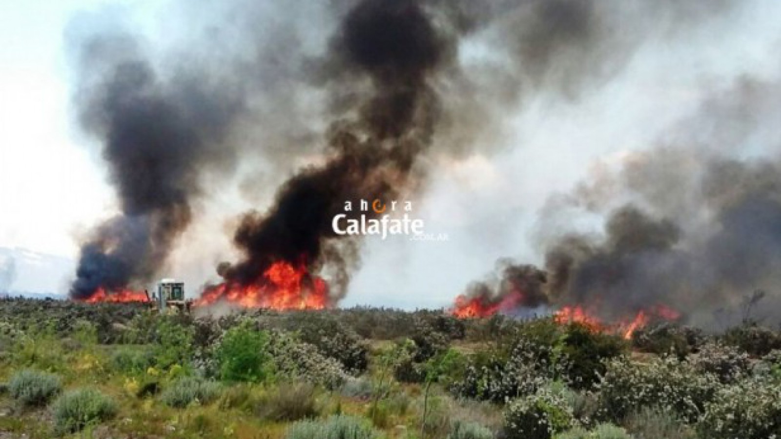 Luego de mucho trabajo, lograron controlar el incendio de campos en El Calafate