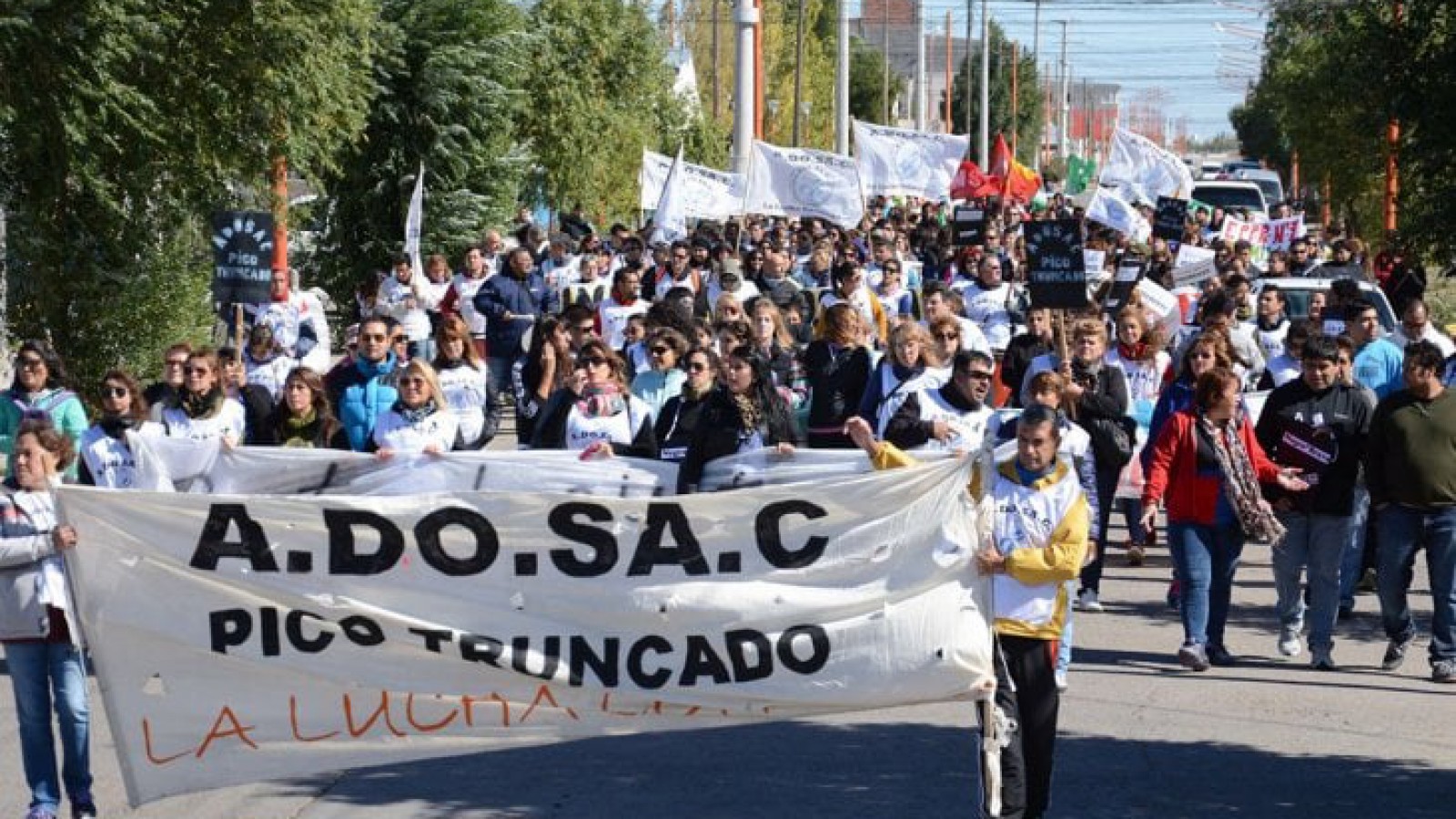 El segundo paro docente concluyó con masiva movilización en Pico Truncado