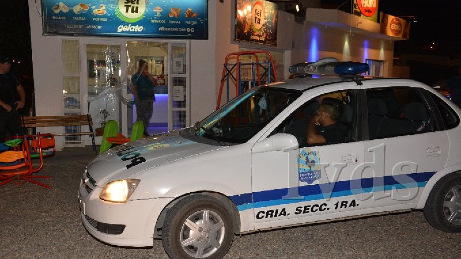 Tres hombres armados robaron en una heladería de caleta