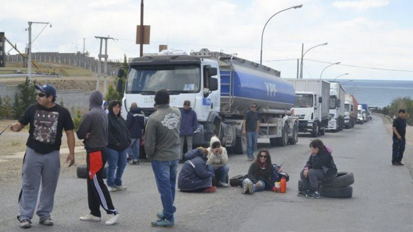 “Tenemos veinte compañeros procesados (mujeres y hombres) de lo que fue el piquete del año 2011". (Foto: El Patagónico.)