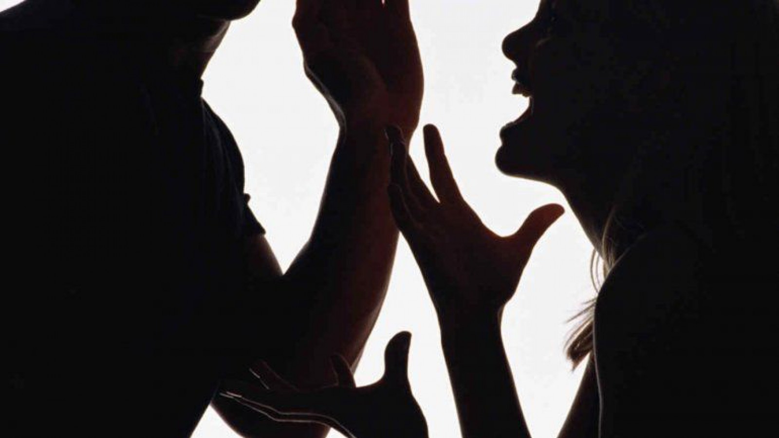 Llevó a su marido al Hospital y admitió: "yo lo quemé"