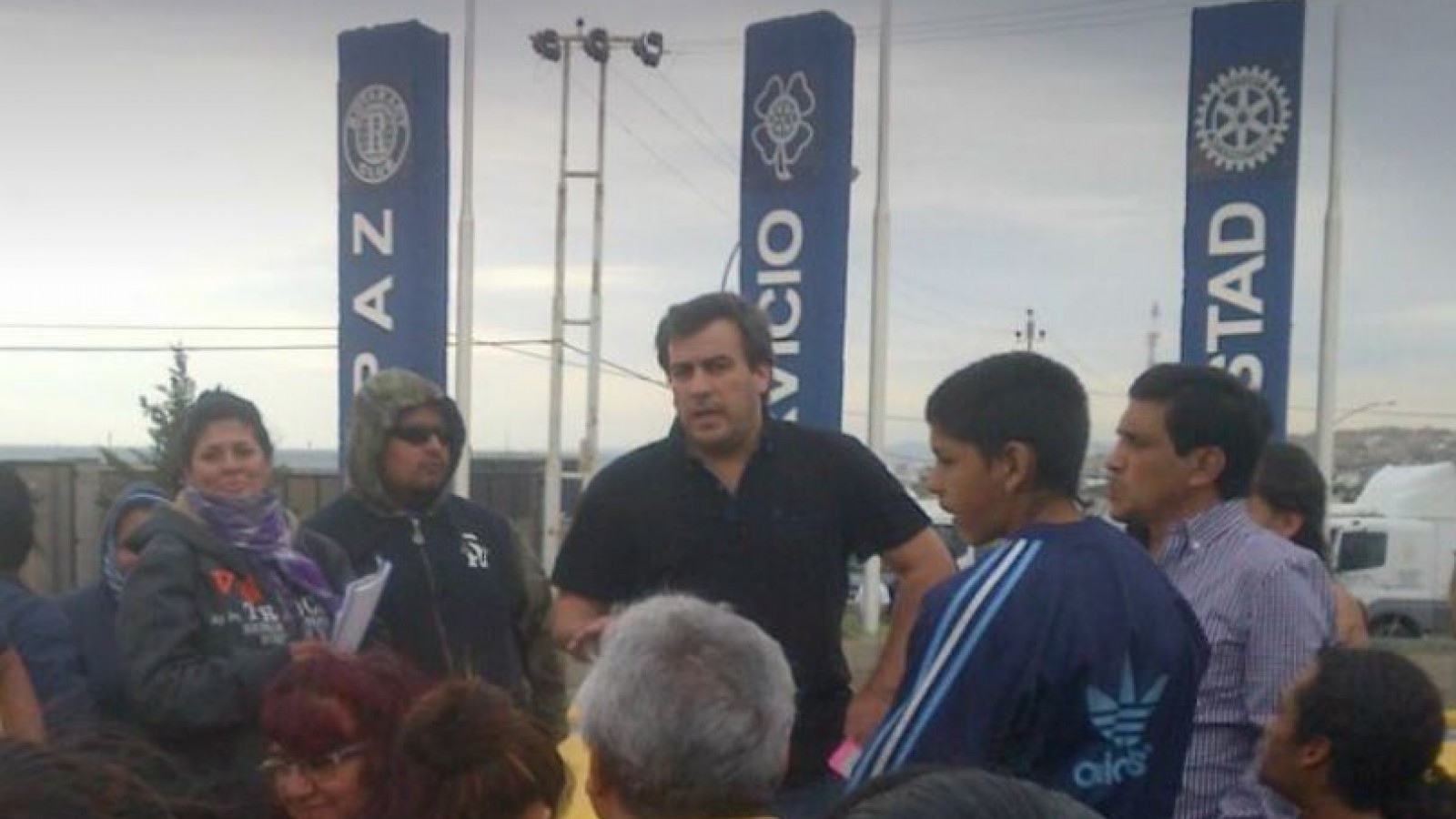 Piqueteros agredieron con piedras e insultos al Intendente Prades