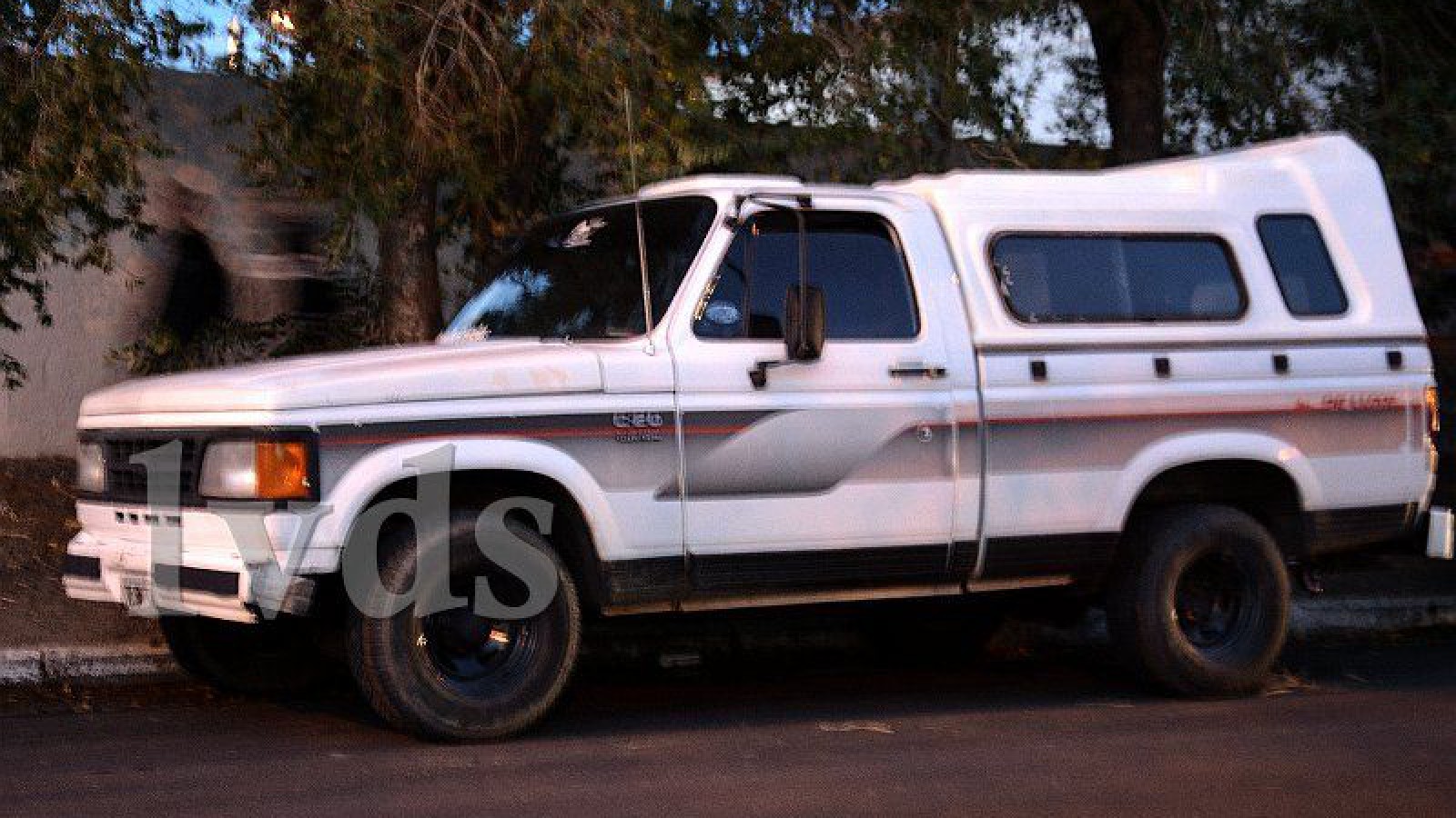 Vecino atrapó a pareja que le robó el estéreo de la camioneta