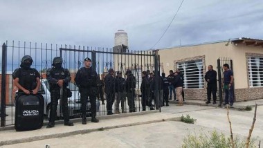 Santa Cruz: vendían autos de manera clandestina y en un operativo le secuestraron 60 vehículos